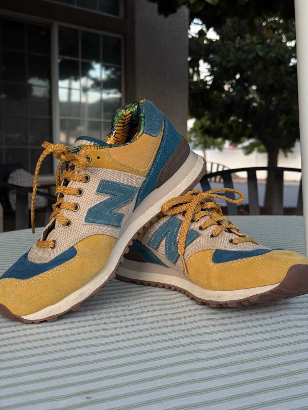 327 Marine Blue/Yellow Suede Retro Sneakers